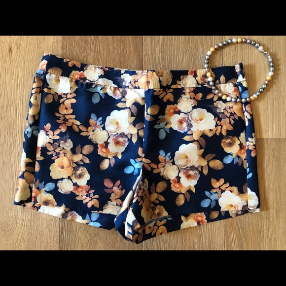 J. CREW 100% Silk 3” Dress Shorts NWT Floral - Picture 7 of 8